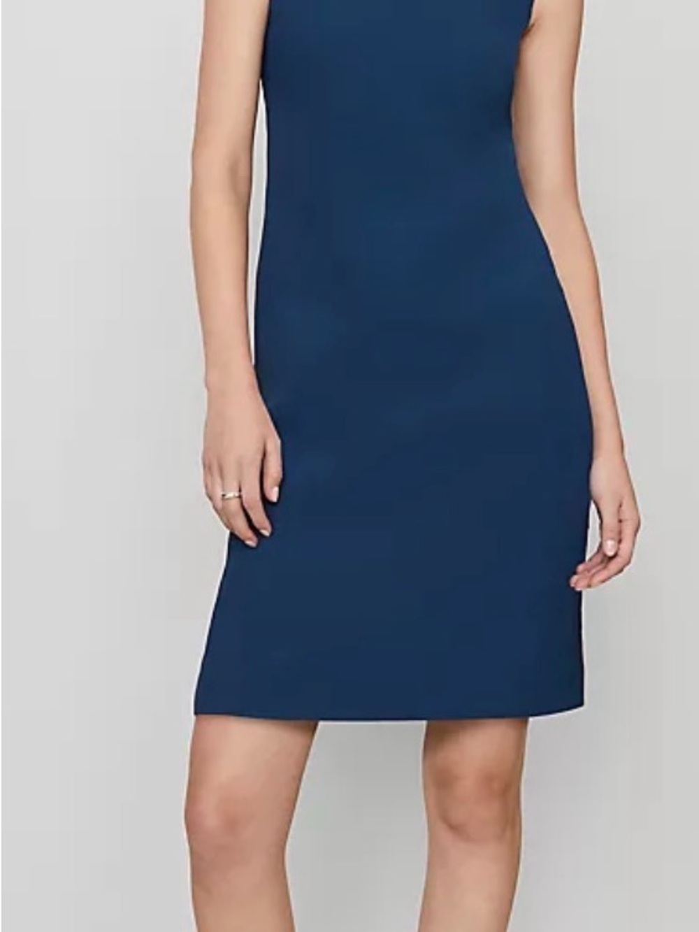 Ann Taylor The Crew Neck Shift Dress in Fluid Crepe Size 00